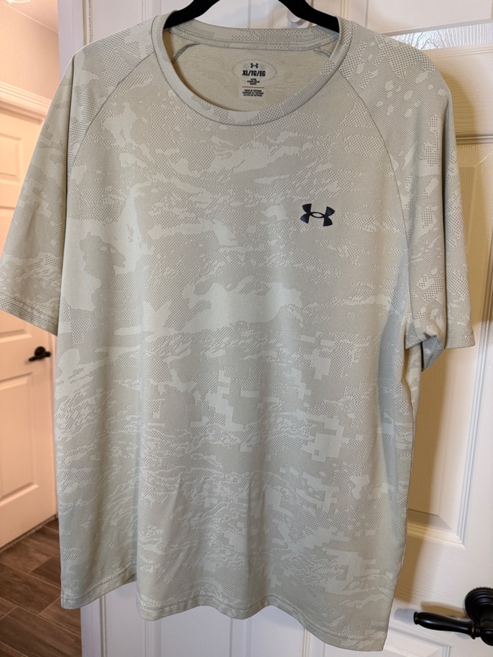 Under Armour Men's Desert Camo Short Sleeve Performance Tee - Light Beige